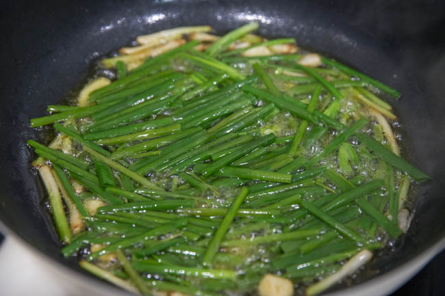 This image has an empty alt attribute; its file name is scallion-oil-noodles-14.jpg