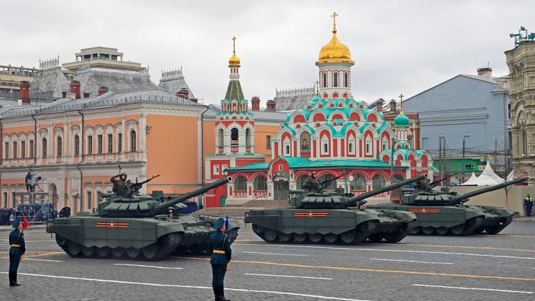 Russian T-72B3M main battle tanks drive along Red Square during a military parade on Victory Day, which marks the 76th anniversary of the victory over Nazi Germany in World War Two, in central Moscow, Russia May 9, 2021. REUTERS/Evgenia Novozhenina
